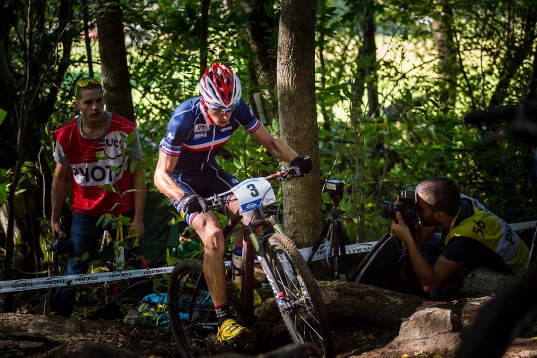 I SØKEREN: Jordan Sarrou fra Frankrike lå lenge i tet og klarte å sikre seg sølv i dagens U23-ritt. (foto: Snorre Veggan) terrengVM-1542a