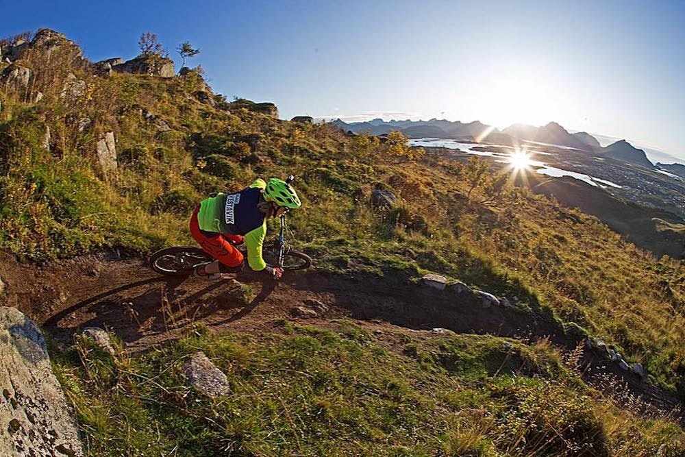 Brage Vestavik på vei ned Mannen. Foto: LSTF Brage Vestavik - Mannen - Foto LSTF 1000x667