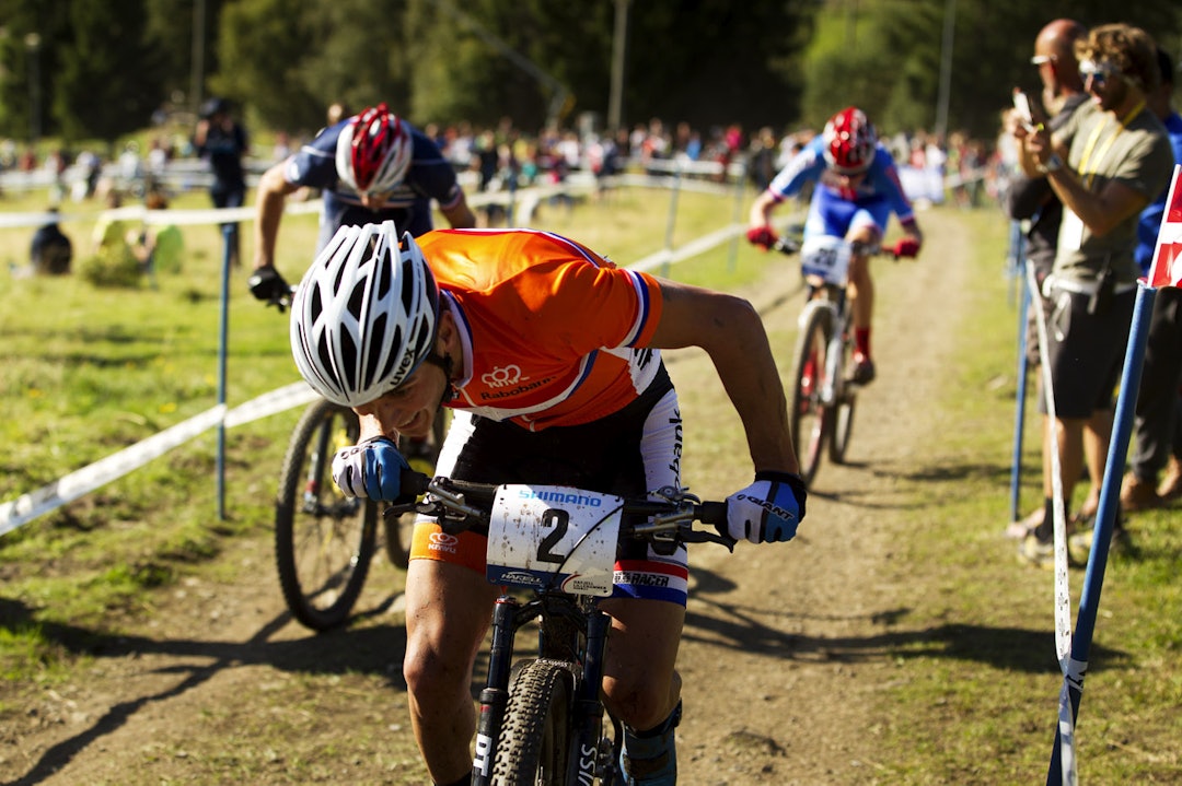 TRÅKKER TIL: Nederlandske Michiel van der Heijden tråkker til og Jordan Sarrou og Jan Vastl (Tsjekkia) har mer enn nok med å holde følge. (foto: Kristoffer H. Kippernes) _KHK7010
