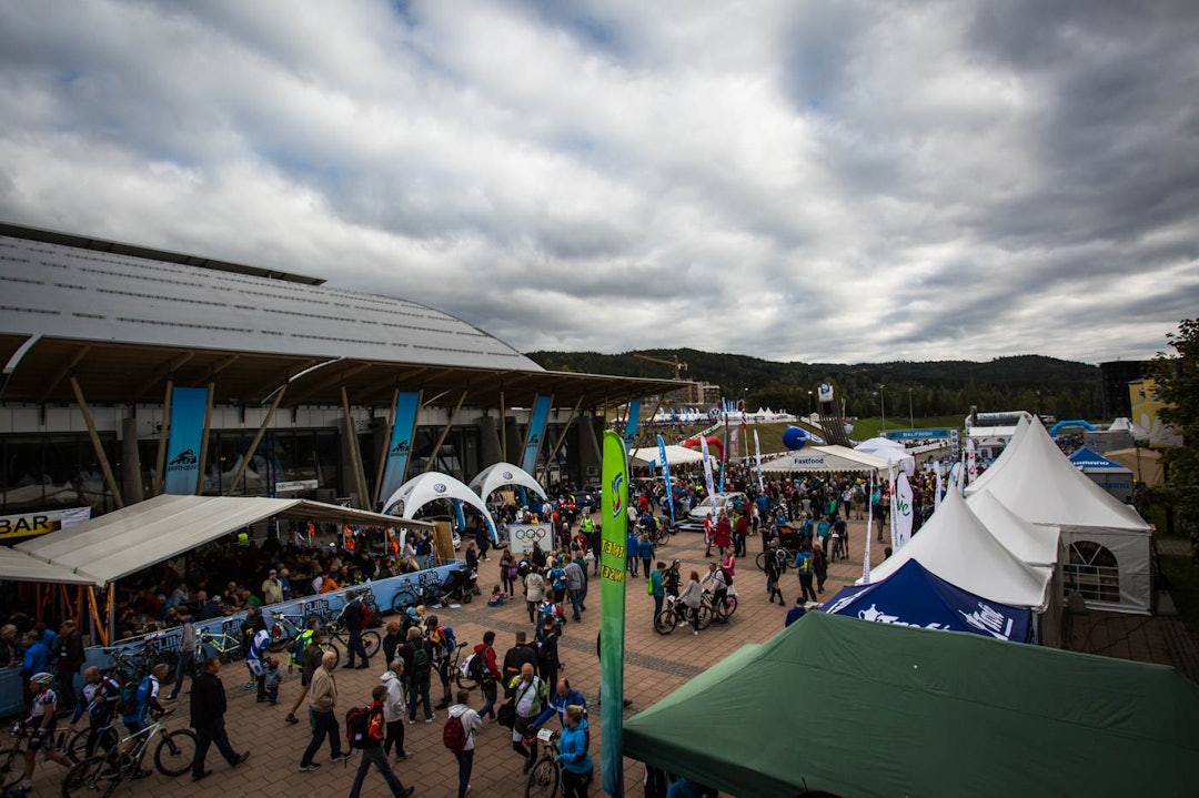 NOE FOR ALLE: Mens pressen fikk sitt, så var det gode muligheter for alle andre å finne på noe (foto: Snorre Veggan). birken2014-1227a