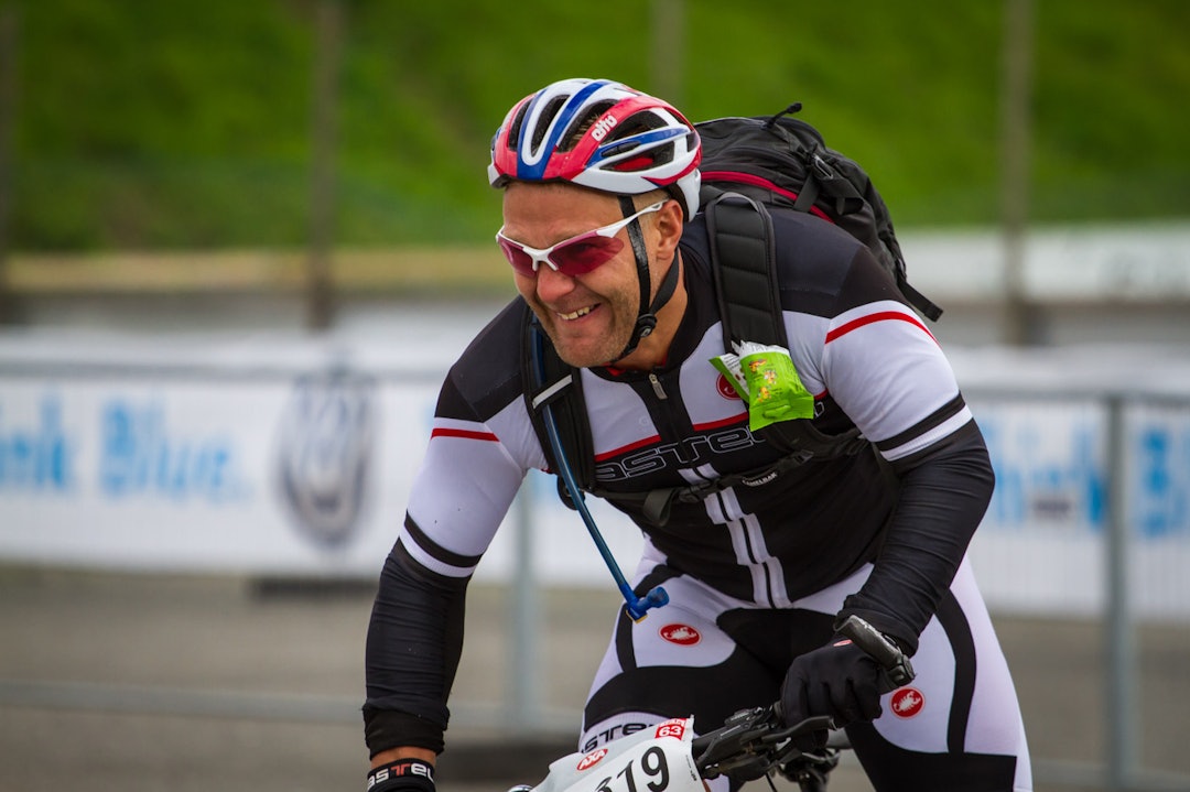 PÅ LUR: Med femti meter igjen, så er årets mål for mange bokstavlig talt rett rundt svingen. Da er det lov til å koste på seg et smil (foto: Snorre Veggan). birken2014-6143a