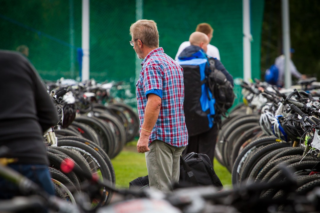 RETNINGSVILL: Med mange tusen sykler parkert, så er det lurt å huske hvor man satte den før man gikk i dusjen (foto: Snorre Veggan). birken2014-6131-2a