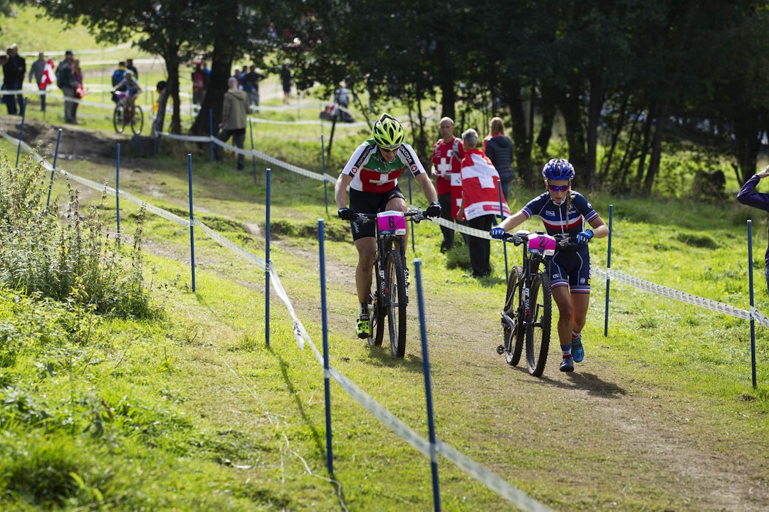KJEDEBRUDD: Pauline Ferrand Prevot var en soleklar forhåndsfavoritt, men røk kjedet tidlig i rittet, og tapte mye verdifull tid. Det ble til slutt en åttendeplass. (foto: Kristoffer H. Kippernes) _KHK6400