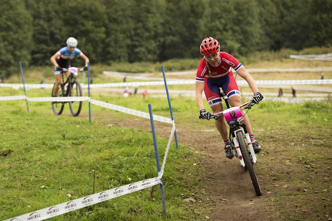 BESTE NORSKE: Ingrid Sofie Bø Jacobsen kom til rittet med en fersk bronsemedalje fra sprint, men slet med å matche de beste i rundbanerittet. Hun endte på 33.plass som beste norske jente. (foto: Kristoffer H. Kippernes) _IPP8409