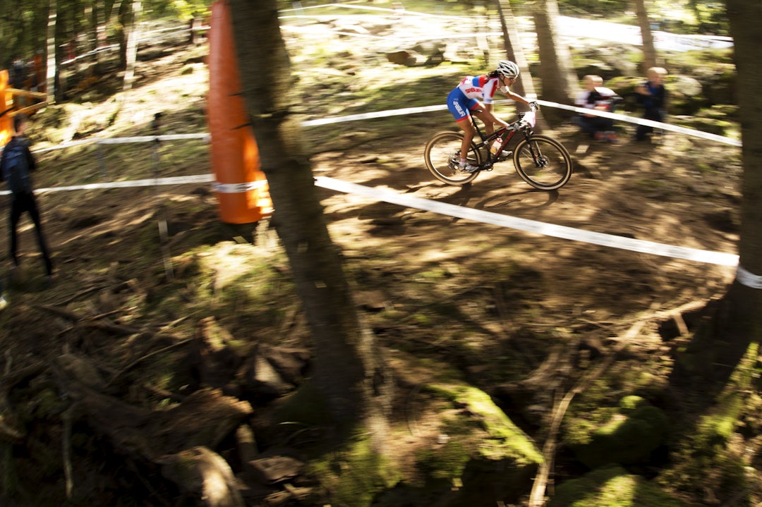 OMLAKKERT: Jovana Crnogorac fra Serbia syklet på en omlakkert Scott Spark, inn til femteplass. (foto: Kristoffer H. Kippernes) _IPP8986