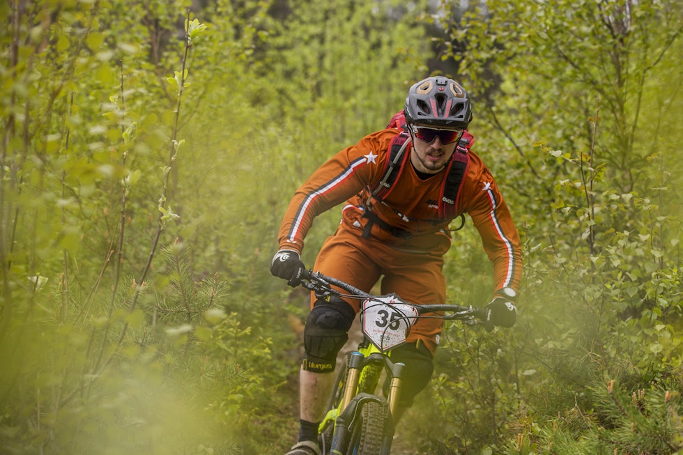 HARD KONKURRANSE: Utforsyklist Terje Nylende fikk brynet utforegenskapene mot endurosyklistene i Nesbyen. _IPP7498