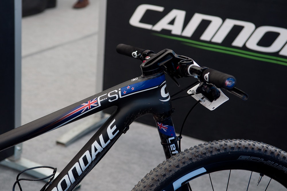 SPESIEL: Anton Cooper har spesiallaget styreframspring fra Italia og spesiallakkering som feirer hans status som New Zealands mester. SPESIEL: Anton Cooper har spesiallaget styreframspring fra Italia og spesiallakkering som feirer hans status som New Zealands mester.