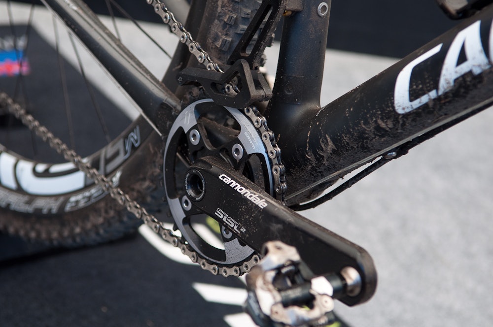 ENKEL: Cooper sykler på SRAM XX1 med 34-tenners tannhjul på kranken og en karbon-kjedefører for sikkerhets skyld. ENKEL: Cooper sykler på SRAM XX1 med 34-tenners tannhjul på kranken og en karbon-kjedefører for sikkerhets skyld.