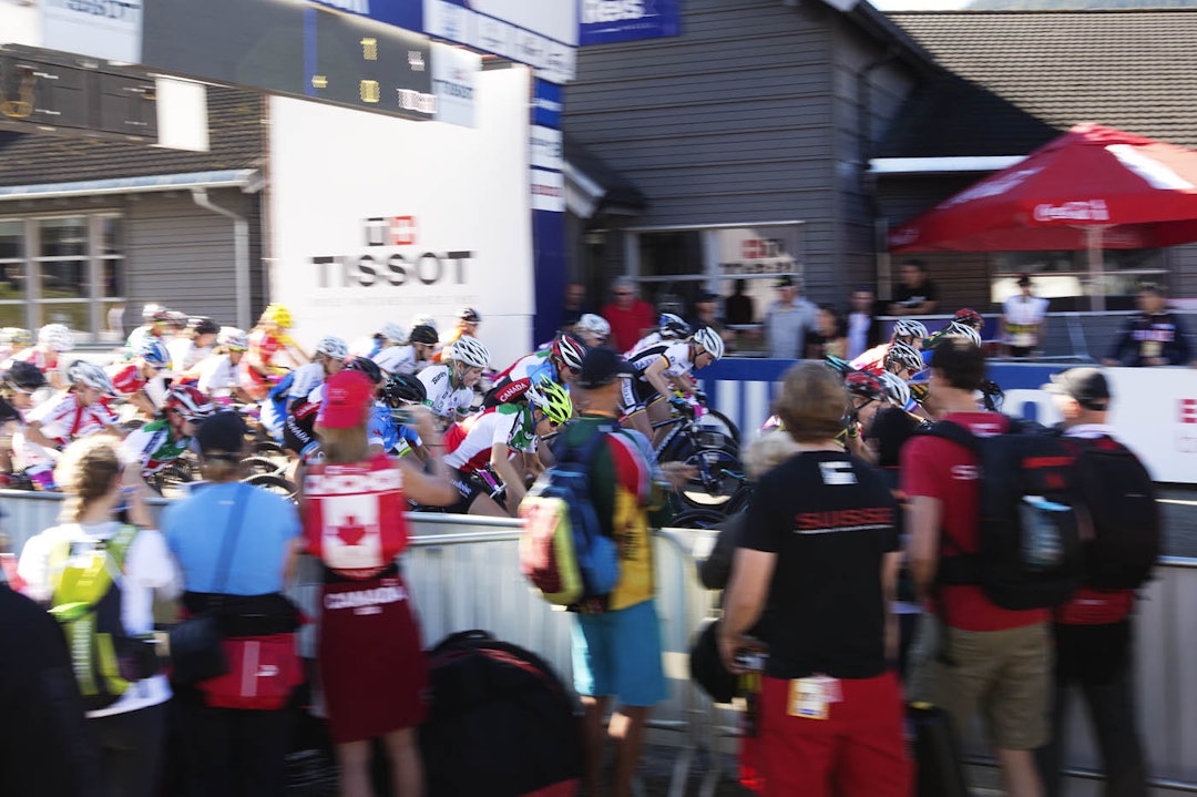 JENTEOPPGJØR: Jentene startet dagen med sitt verdensmesterskap. (foto: Kristoffer H. Kippernes) _IPP6924