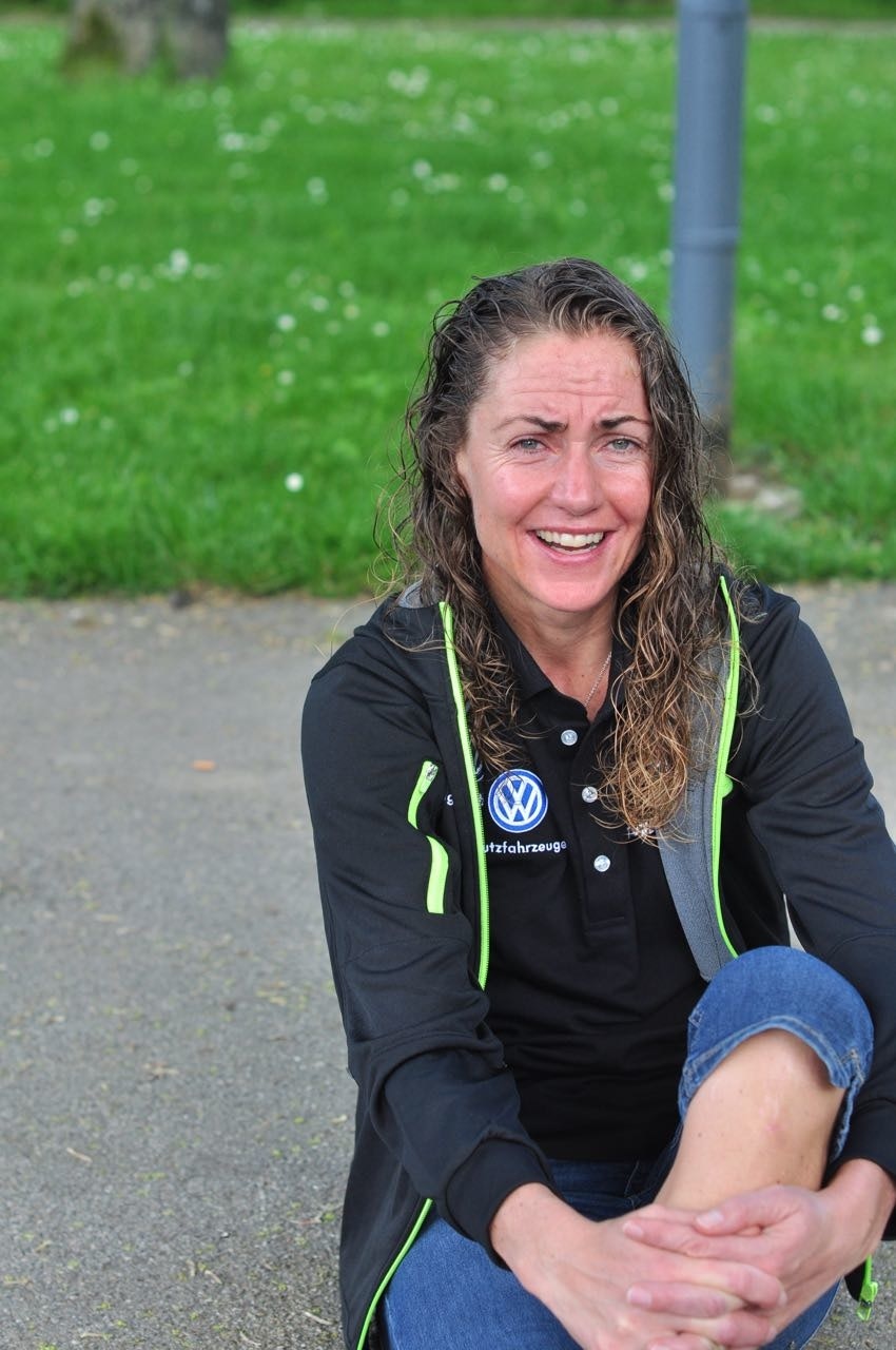 AVSLAPPA: – Jeg kan ikke sitte på en benk nå. Jeg sitter bedre på bakken, sa Gunn-Rita da vi slo av en prat. Alle Foto: Øyvind Aas AVSLAPPA: – Jeg kan ikke sitte på en benk nå. Jeg sitter bedre på bakken, sa Gunn-Rita da vi slo av en prat. Alle Foto: Øyvind Aas