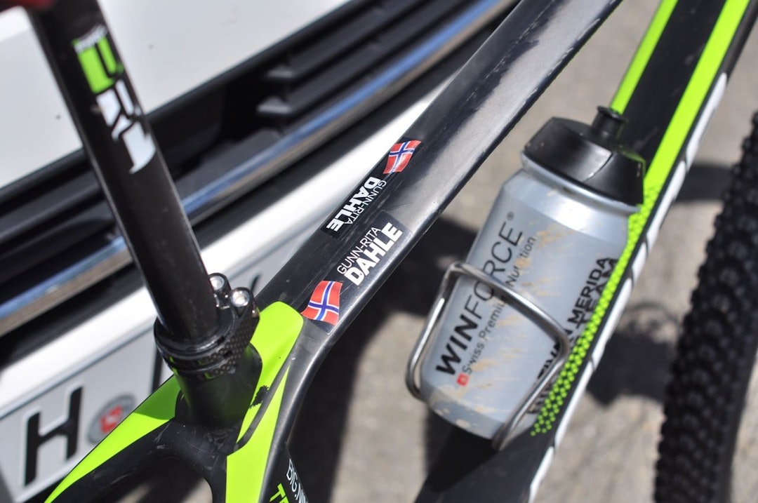 NY SYKKEL: Lengre, slakkere og lettere - ord vi har hørt mye den siste tiden fra terrengsykkelbransjen. Nå også fra Merida og Gunn-Rita. NY SYKKEL: Lengre, slakkere og lettere - ord vi har hørt mye den siste tiden fra terrengsykkelbransjen. Nå også fra Merida og Gunn-Rita.