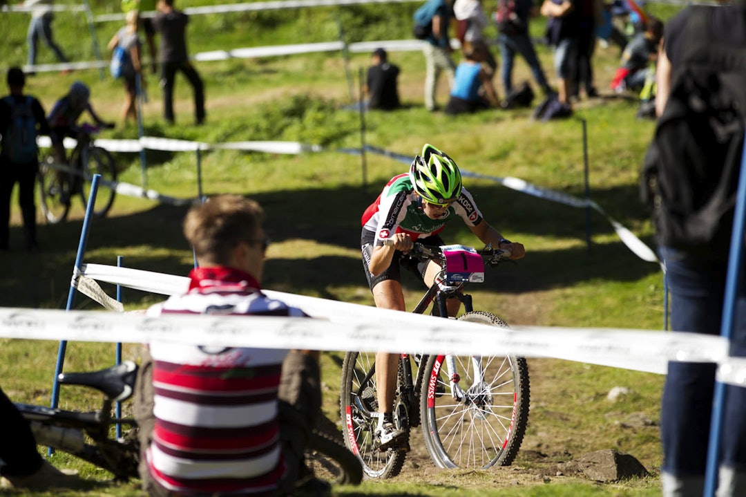 KNEKK: Alessandra Keller knekker seg opp bakken. (foto: Kristoffer H. Kippernes) _KHK5456