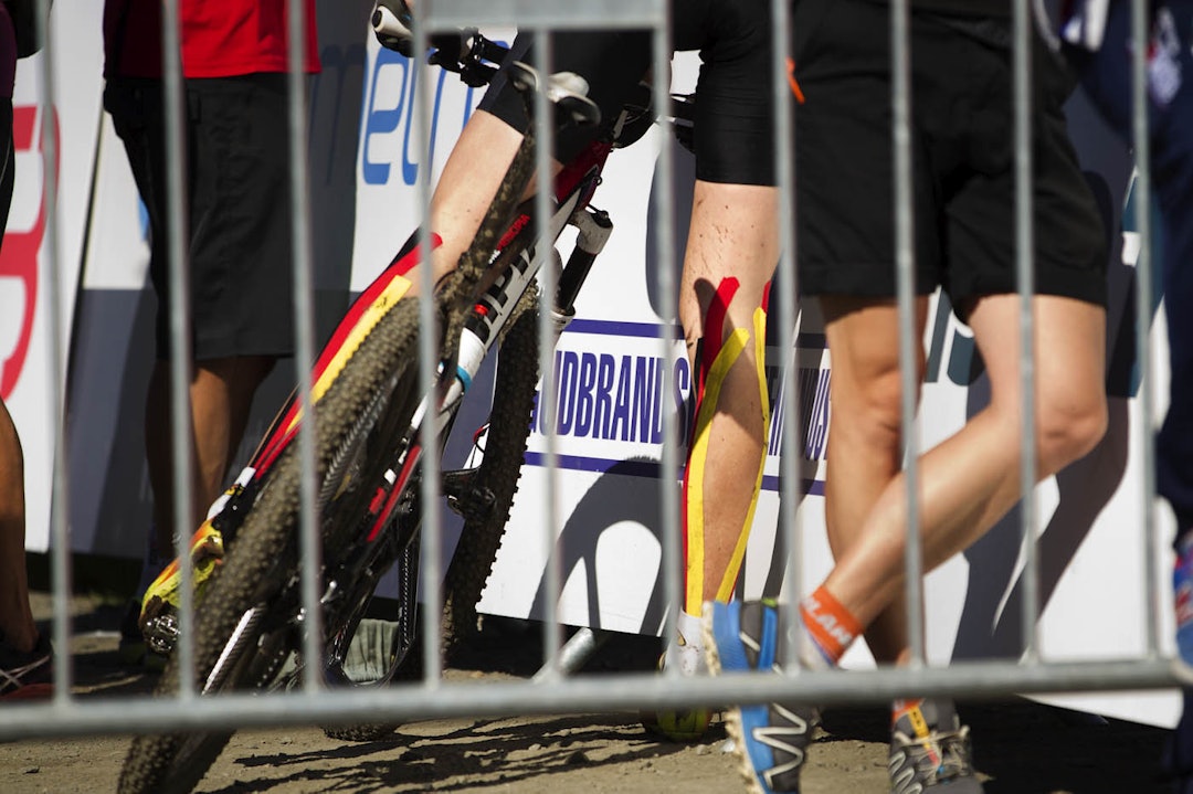 KOORDINERT: I mesterskap er kinseiotape i matchende farger til landlagstrøya lov...eller? (foto: Kristoffer H. Kippernes) _KHK5671