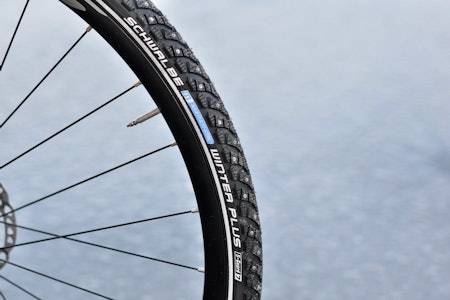 TYSKE PIGGDEKK: Schwalbe Marathon Winter pluss fungerer bra på vinterføre Schwalbe Marathon Winter pluss