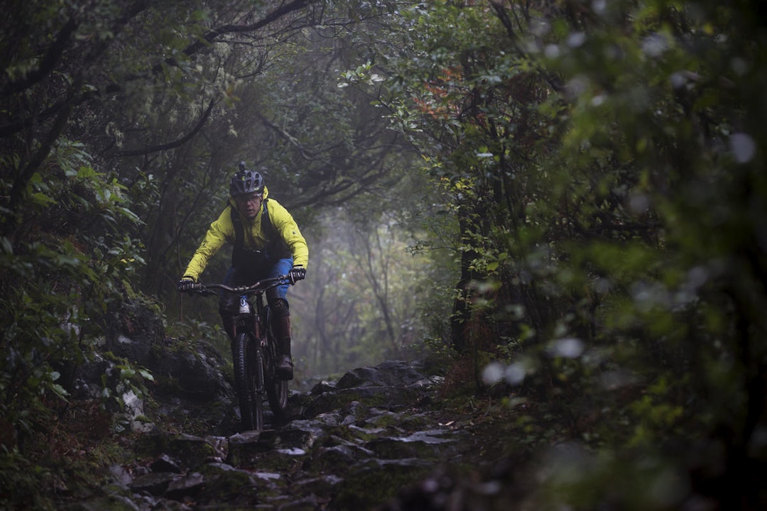 Espen Berg Johnsen fra Bergen er ikke redd for gjørme, som her på Madeira. Foto: Kristoffer Kippernes Espen Berg-Johnsen Madeira 2015 Foto Kristoffer Kippernes