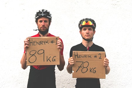 TUNG VS. LETT: Hvor mye watt må StoreHenrik til venstre trå sammenlignet med LilleHenrik? Vekten er inkludert sykkel. Foto: Henrik Alpers.