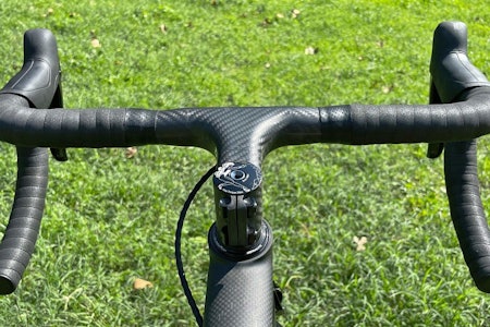 KNAPT MERKBART: 195 gram for dette styret er trolig det letteste vi har på markedet i dag. Foto: Darimo.  KNAPT MERKBART: 195 gram for dette styret er trolig det letteste vi har på markedet i dag. Foto: Darimo.