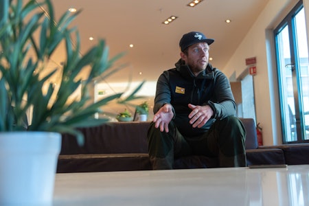 KLAR FOR 2022: Jens Haugland, sykkelsjef i Uno-X, regner med at både ham selv rytterne blir satt på prøve under sesongens første samling. Foto: Henrik Alpers