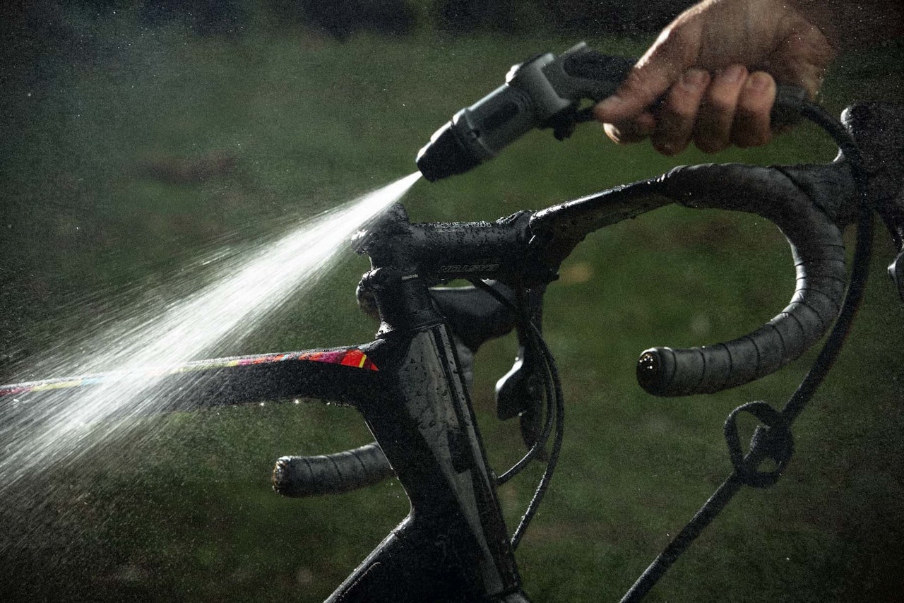 MYE VANN: Bikewash Pro har en vanntank på hele 20 liter. Det gir deg god tid til å få sykkelen ren. 