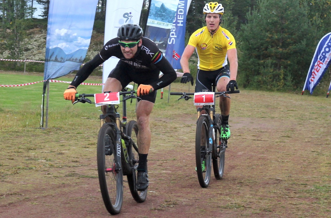 Vidar Mehl tok siste stikk i Norgescupen 2015, da han vant Femundrittet foran Thomas Engelsgjerd (bak) i september. Foto: Ingeborg Scheve Vidar Mehl - Thomas Engelsgjerd Foto Ingeborg Scheve 1400x924