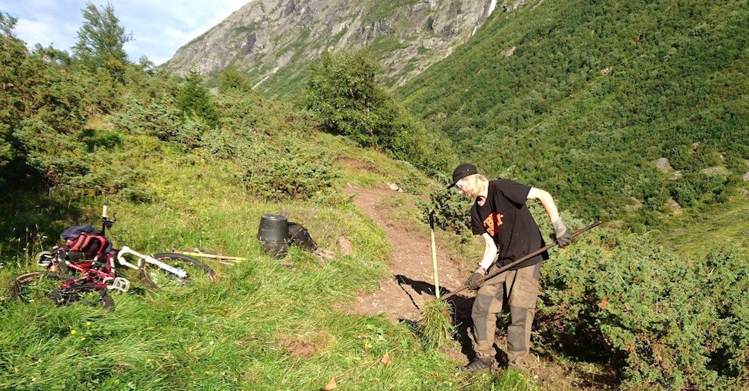 Det har gått med mange dugnadstimer til den nye flytstien i Stryn. Foto: Fred Syversen Folven New Trail - Fred Syversen 1400x732