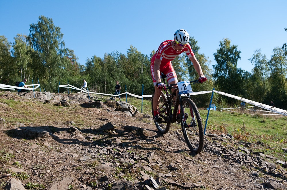 PUNKTERT: Med luften sakte på vei ut av forhjulet var Andreassen "bange" for at det ikke skulle holde inn. Foto: Øyvind Aas