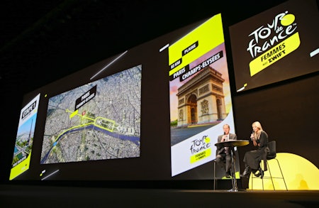 LØYPEN KLAR: Christian Prudhomme og Marion Rousse presenterte Tour de France Femmes 2022. Foto: Cor Vos