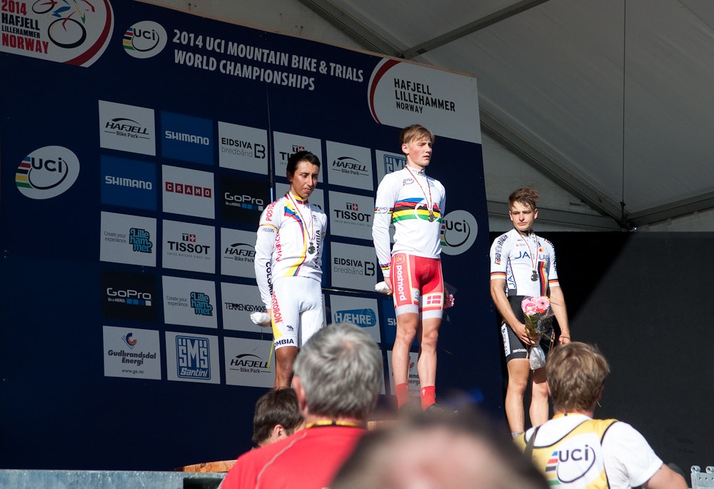 BARN AV REGNBUEN: Egan Bernal Colombia bronse, Simon Andreassen Danmark gull, Luca Schwartzbauer Tyskland bronse. Foto: Øyvind Aas