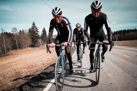 HENGER MED: Anders Bernhoft (midten) har lagtempo med unggutta i Heinemann Team Oslo som favorittøkt. Her med Rune Helgesen (til venstre) og Kristoffer Skjerping. Foto: Kristoffer Ylven Westgaard Anders Bernhoft lagtempo