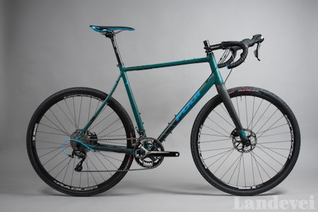 ROBUST: Fuji Jari er klargjort for de groveste turene. Den er likevel rask og leken, og fungerer godt også på asfalt. Fuji sykkel Jari gravel test