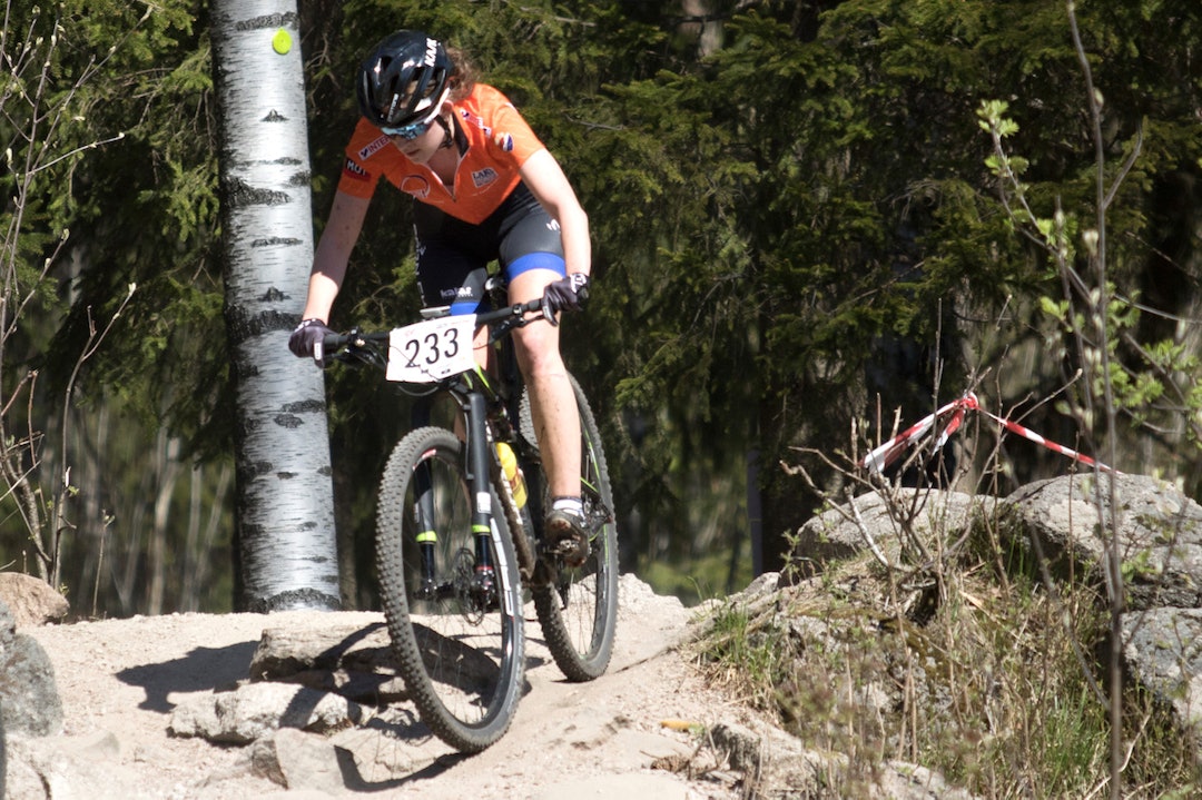 Tuva Siggerud sikret seg sammenlagtseieren i Norgescupen. Foto: Bengt Over Sannes Tuva Siggerud - XCO - Bengt Ove Sannes 1400x933