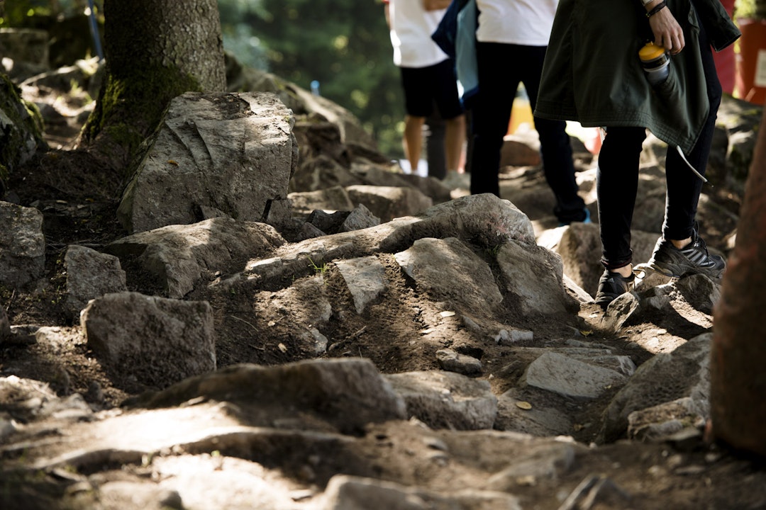 STEINETE: Løypa i Hafjell har fått skryt av rytterne for å ha "alt" en utforløype skal ha. Stein også. (foto: Martin I. Dalen) _MID0412