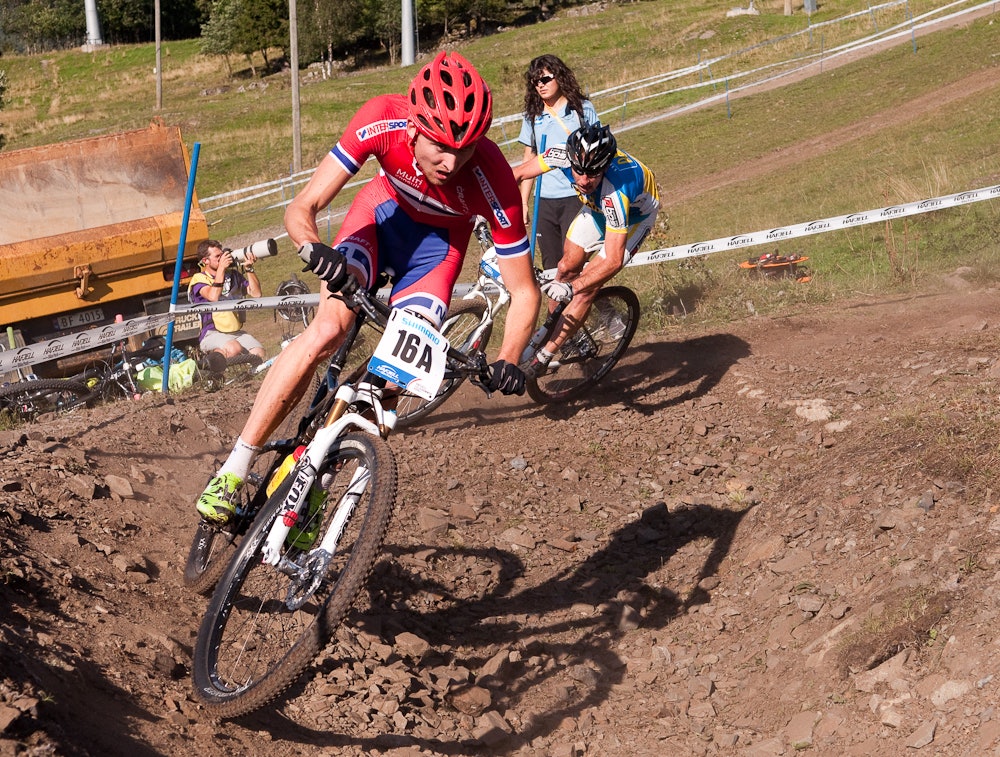 BRA START: Sondre Kristiansen viste god form på sin førsteetappe, der han holdt følge med flere eliteryttere. BRA START: Sondre Kristiansen viste god form på sin førsteetappe, der han holdt følge med flere eliteryttere.