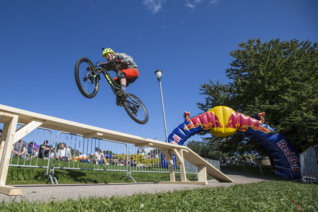 Brage Vestavik underveis i løypa Brage Vestavik jump - Red Bull Sladding - Mayhem Media 1400x934