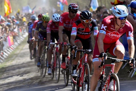 PÅ HJUL: Aerodynamikk er viktig i flate ritt som Paris – Roubaix. Voluminøse dekk og aerosykkel gir derfor god mening, også for Alexander Kristoff. Foto: Cor Vos Paris Roubaix Kristoff
