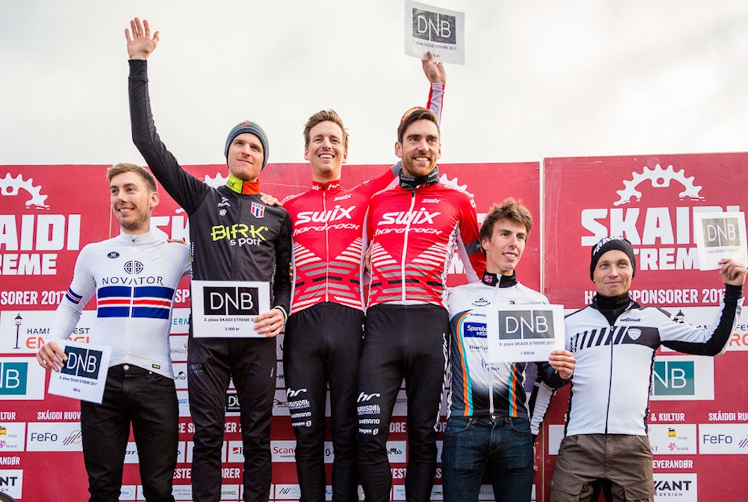 Thomas Engelsgjerd debuterte til seier i Skaidi Xtreme, mens Lars Granberg ble nummer to, og Vidar Mehl. Islandske mester Ingvar Omarsson (til venstre) ble nummer fire, Odd Erlend Hansen Berg og Daniel Boberg Leirbakken ble nummer fem og seks. Foto: "Ziggi" Wantuch Ingvar Omarsson - Lars Granberg - Thomas Engelsgjerd - Vidar Mehl - Odd erlend Hansen Berg - Daniel Boberg Leirbakken - Skaidi Xtreme 2017 - Foto %22Ziggi%22 Wantuch 1200x800