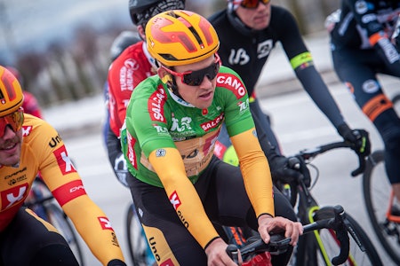 HINDRET: Kristoffer Halvorsen, med den grønne trøyen på lån, under den andre etappen av Tour of Turkey. Foto: Mario Stiehl Kristoffer Halvorsen, Uno-X Pro Cycling
