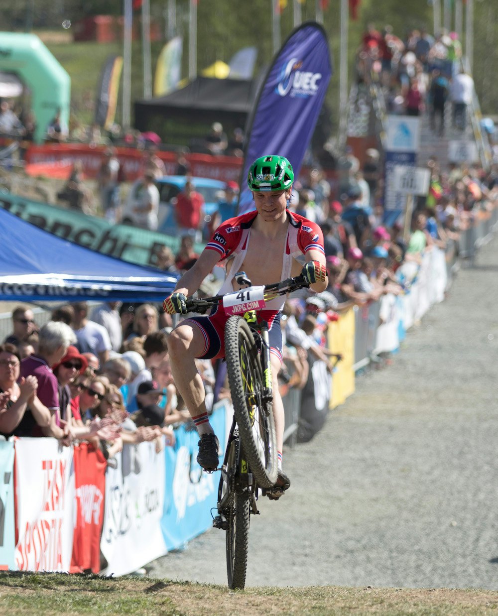 vPetter Fagerhaug på oppløpet under rundbanerittet søndag, der han kjørte inn til 11.plass. Foto: Bengt Ove Sannes Petter Fagerhaug - XCO EM - Bengt Ove Sannes 1000x