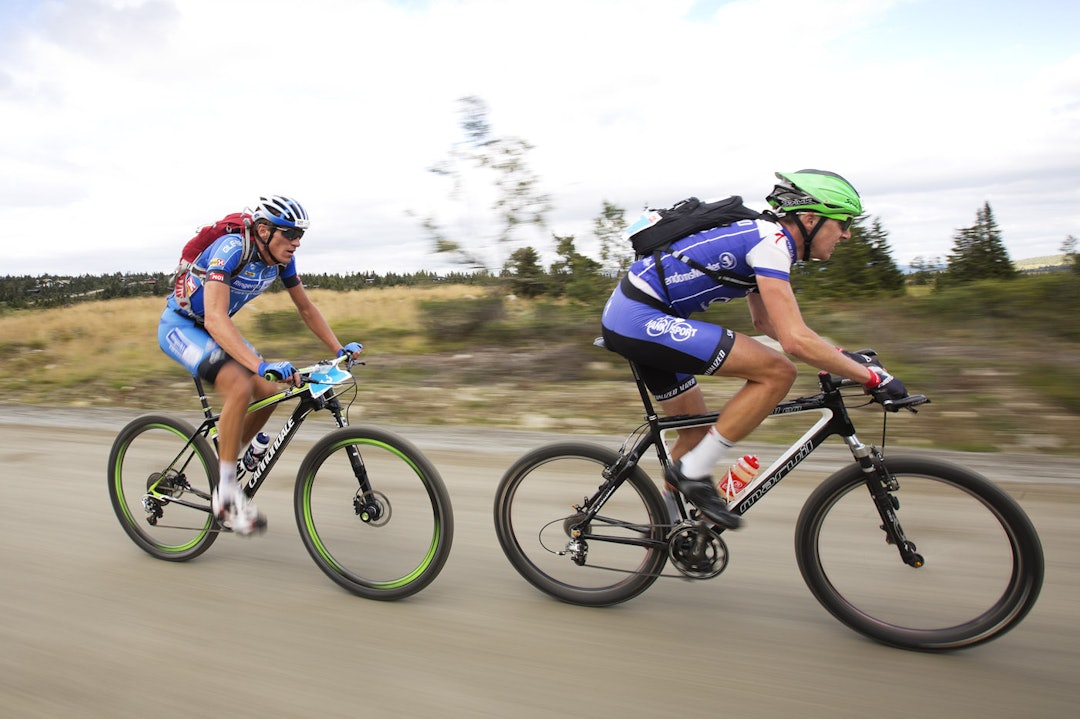 UTDATERT SYKKEL: Åsmund Løvik viser at du ikke trenger det nyeste og råeste for å sykle fortest. Sykkelen hans kan du lese mer om i morgen. KHK_lovik2