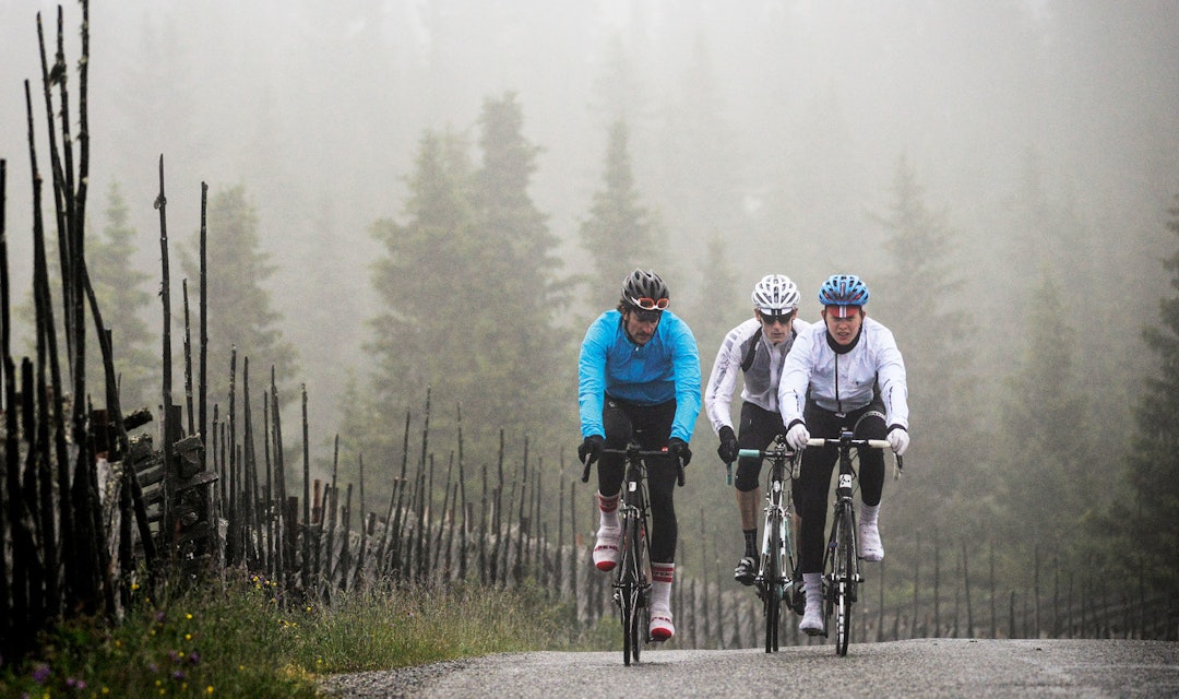 INGEN ENKEL SAK: Hva gjør du når det regner 14 dager i strekk, og du vil sykle? Følg våre enkle råd, så kommer du fort i gang. Foto: Kåre Dehlie Thorstad.  INGEN ENKEL SAK: Hva gjør du når det regner 14 dager i strekk, og du vil sykle? Følg våre enkle råd, så kommer du fort i gang. Foto: Kåre Dehlie Thorstad.