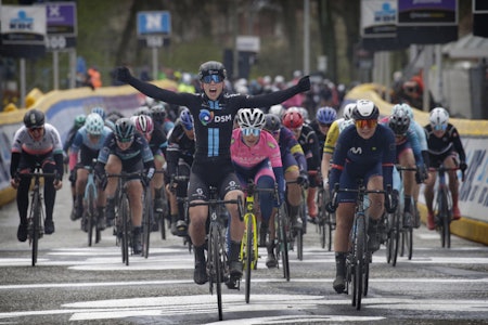 ENDELIG SEIER: Lorena Wiebes kunne endelig juble for seier denne sesongen, mens Emilie Moberg leverte sesongens beste resultat. Foto: Cor Vos ENDELIG SEIER: Lorena Wiebes kunne endelig juble for seier denne sesongen, mens Emilie Moberg leverte sesongens beste resultat. Foto: Cor Vos