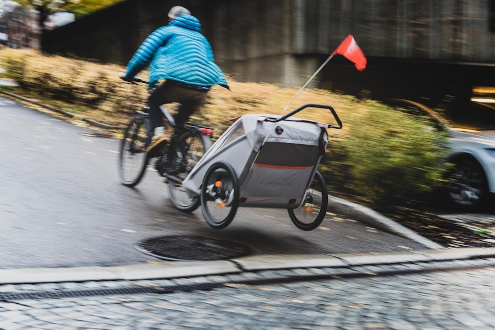 STØDIG: Kid Racer er en stødig og stabil sykkelvogn med god demping. Ps: Ingen barn ble skadet under testingen av denne vogna. Foto: Øyvind Aas Thor Hushovd Kid Racer
