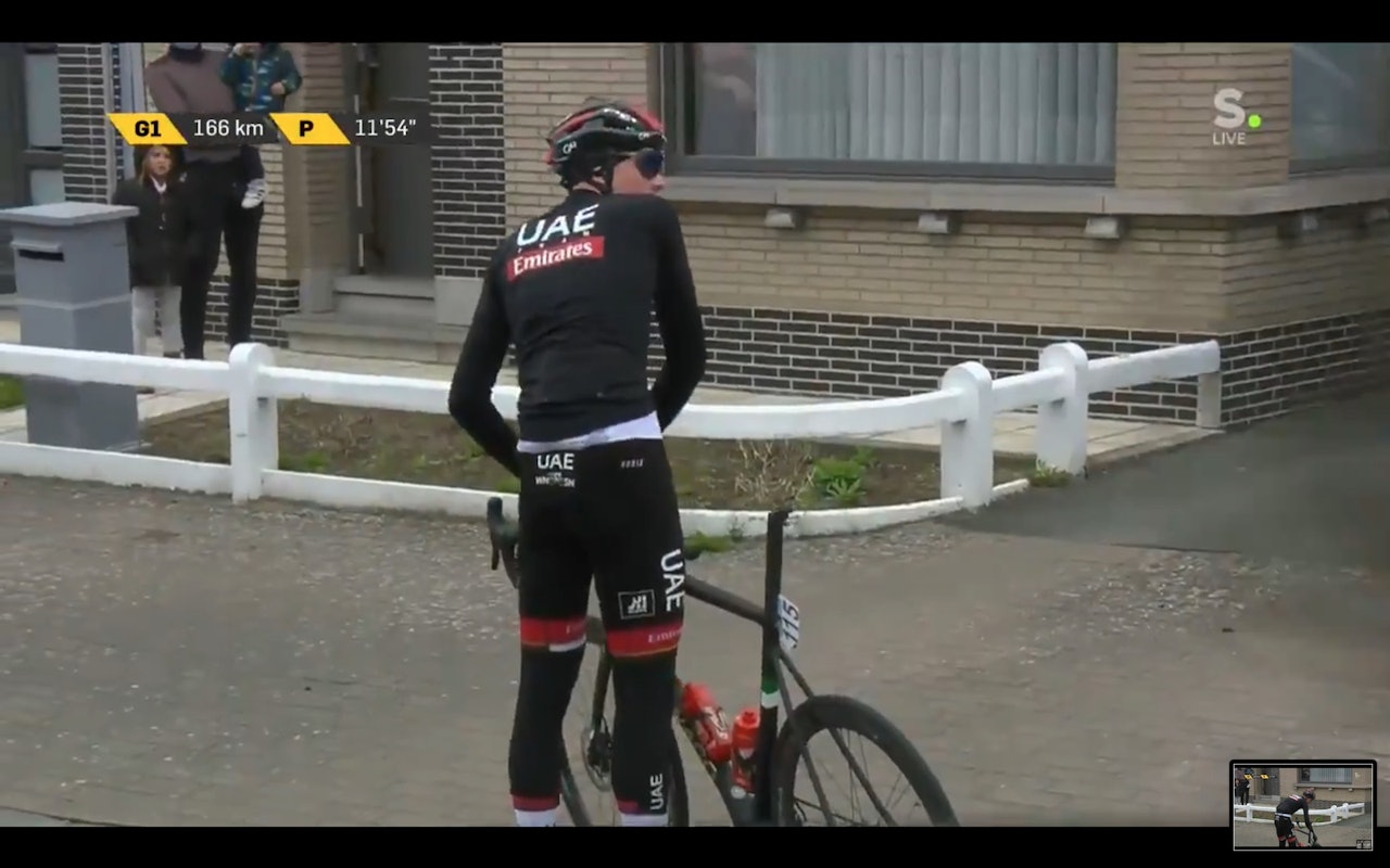 POKKER: Vegard Stake Laengen så ikke videre fornøyd ut da setet datt av. Skjermdump: Sporza/twitter. vegard stake laengen uten sete