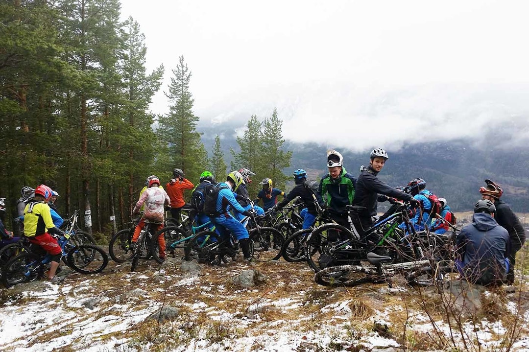 SHUTTLETURER: Deltakerne på Nesbyen Trail Camp får shuttling opp til stiene. Foto: Preben Nøkleby 20160430_111622