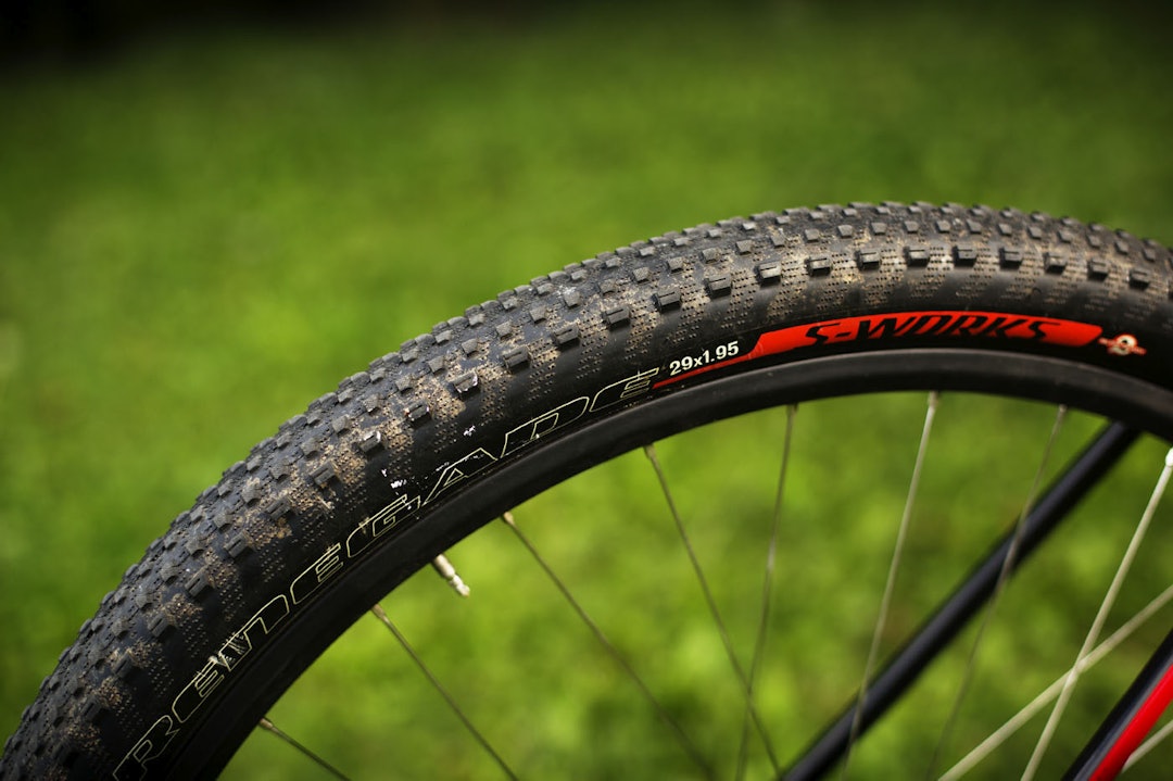 RULLENDE LØPER: På bakhjulet står Specialized´s grusdekk Renegade. (foto: Kristoffer H. Kippernes) _IPP5606