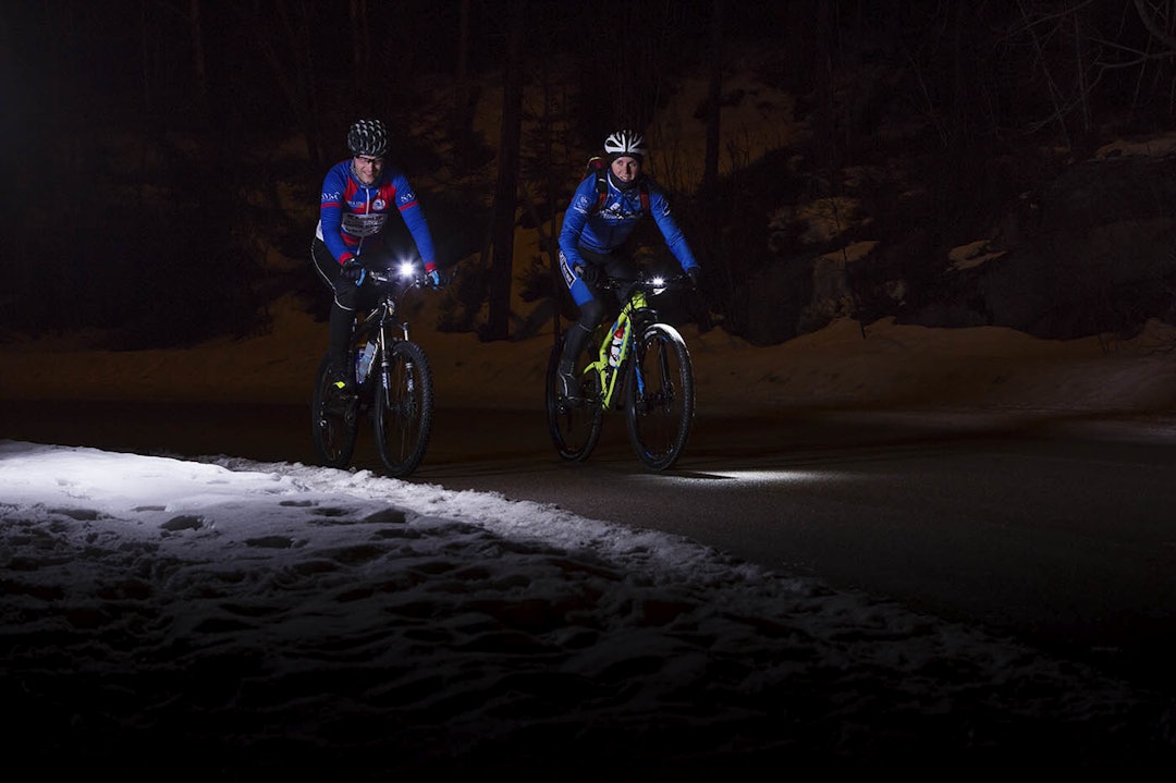 UNDER OPPSYN: Trener Henrik H. Kippernes passer på at Lars Erik Johannessen får mest mulig ut av intervalløkten. Foto: Kristoffer H. Kippernes _IPP0787