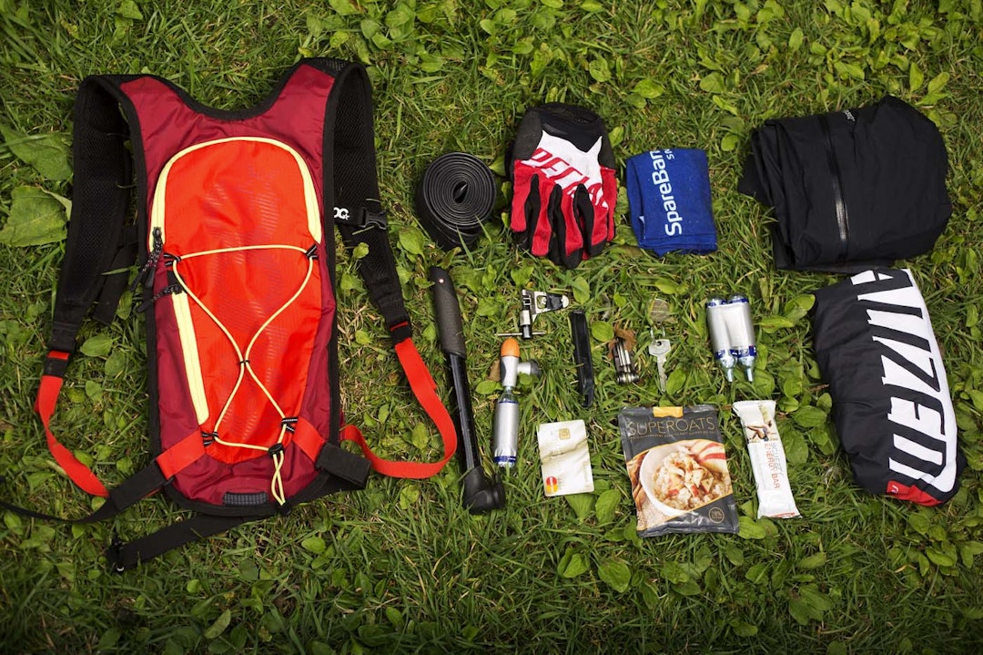 I SEKKEN: Ola får plass til alt han skal ha med i en tre-liters sekk. (foto: Kristoffer H. Kippernes) _IPP5612