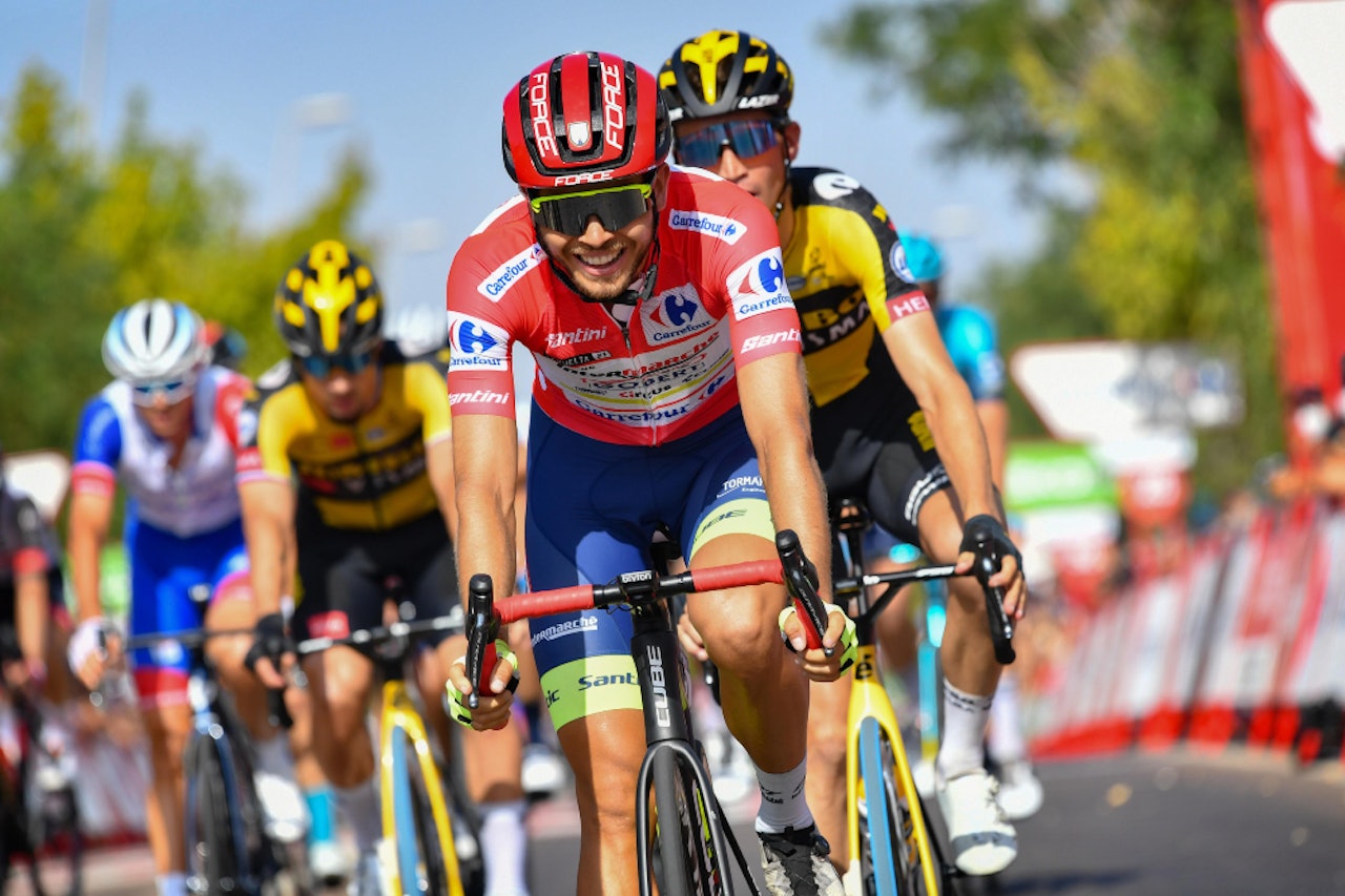 NY DAG I RØDT: Odd Christian Eiking fortsetter som leder av Vuelta a España, etter nok en sterk prestasjon. Foto: Cor Vos