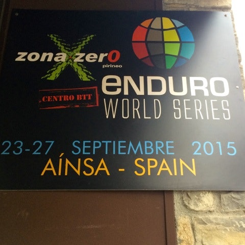UNDER SNØ: I våres lå snøen fortsatt i Pyreneene, men Ainsa skal avholde en del av Enduro World Series 25. til 27. september.