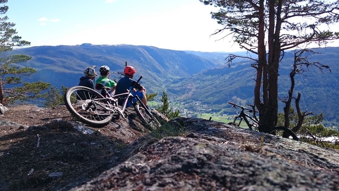 Nesbyen har mye natur å by på. Nå har stibyggerne fått 300.000 omdisponerte kroner til sykkelprosjekter i kommunen. Foto: Brynjar Svendsen Nesbyen 1 - Brynjulf Svendsen 1400x788